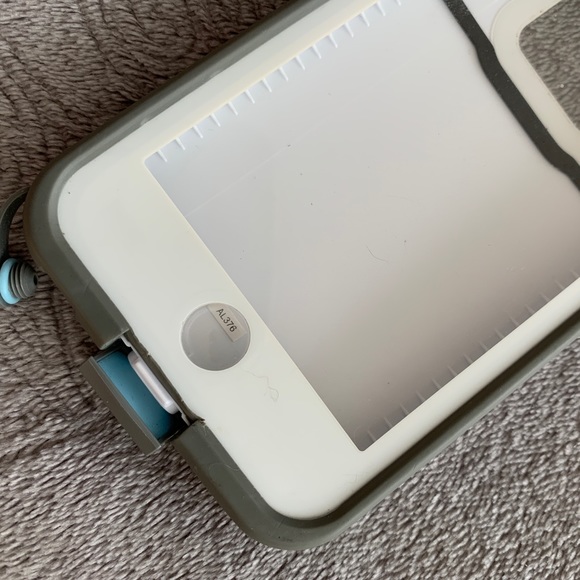 Lifeproof IPhone 6 case. - Picture 8 of 11